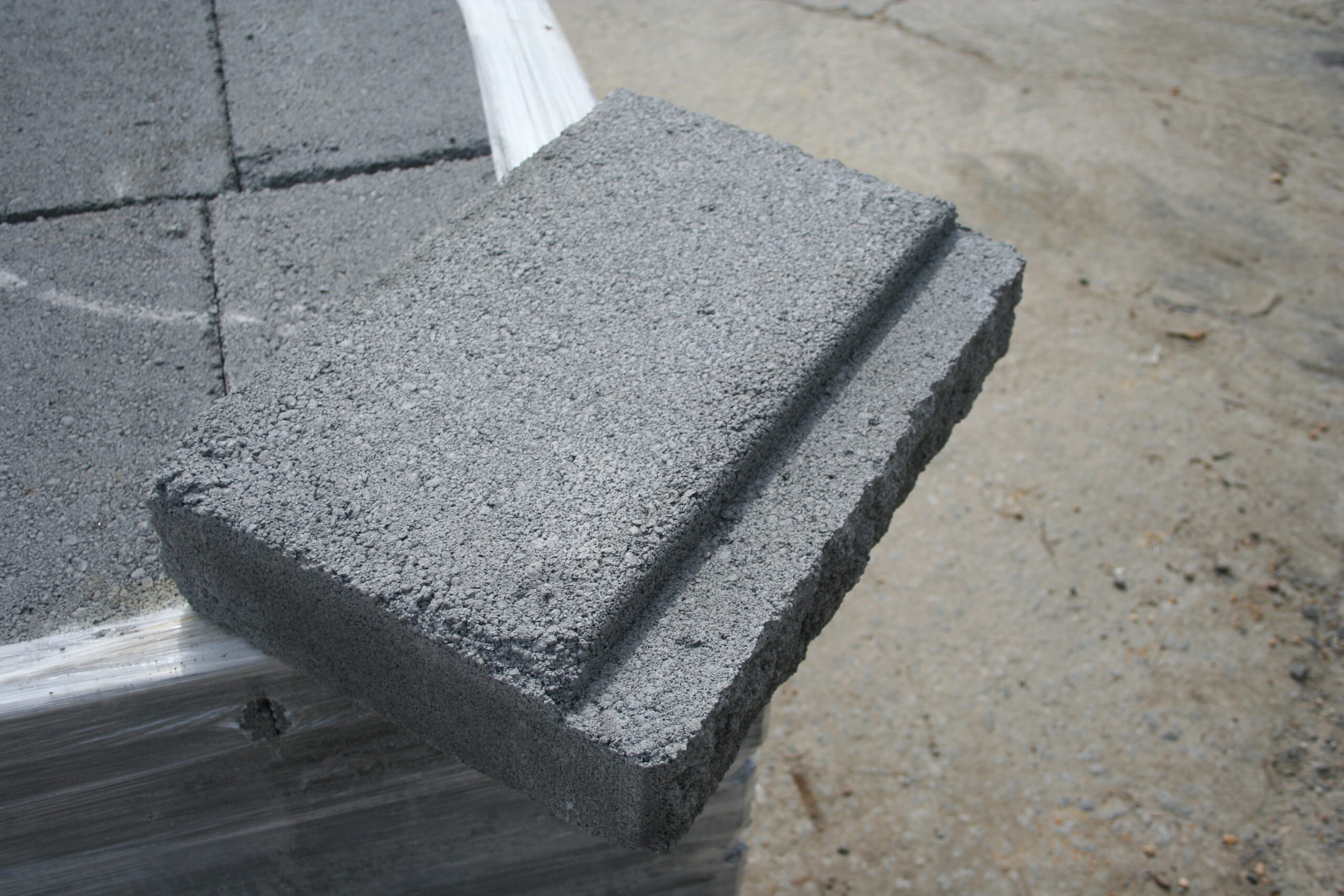 Single Gray Allan Block Wall Cap